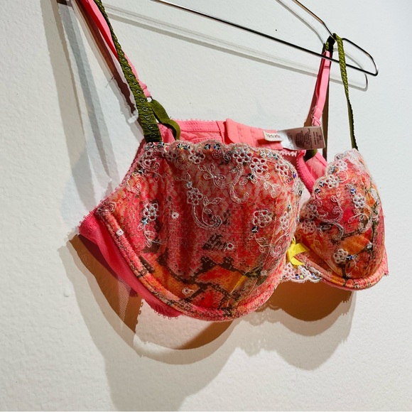 Beautiful Victoria's Secret Pink and Green Floral Lace Bra 34B. Embroidery Lace - Picture 7 of 10